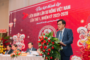 Đạo diễn, NSND Nguyễn Trọng Trinh phát biểu.