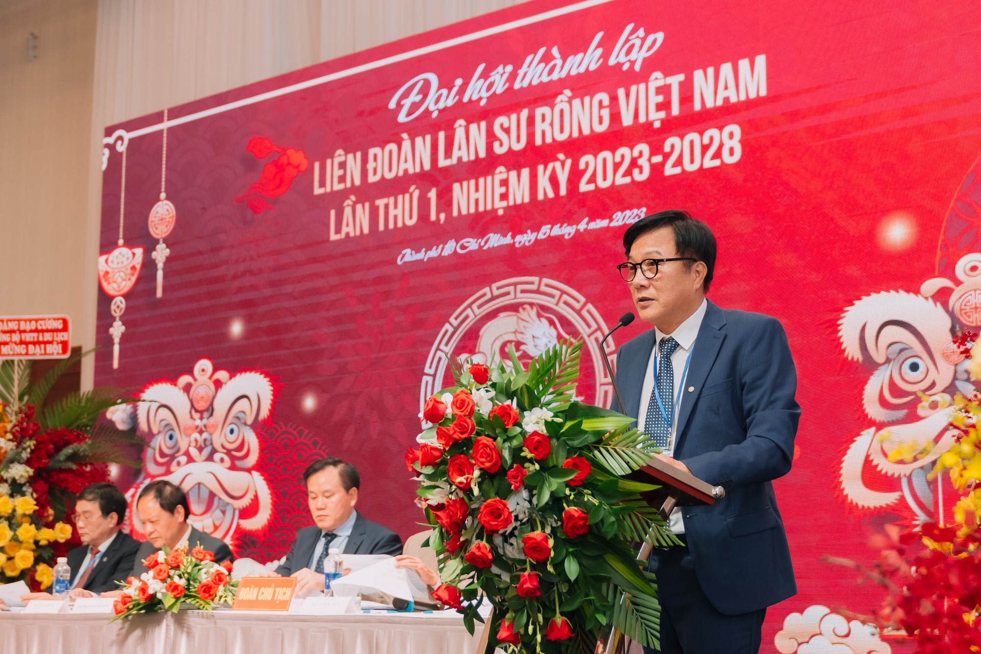 NSND Trọng Trinh phát biểu tại Đại hội thành lập Liên đoàn Lân Sư Rồng Việt Nam. Ảnh: Phú Sơn