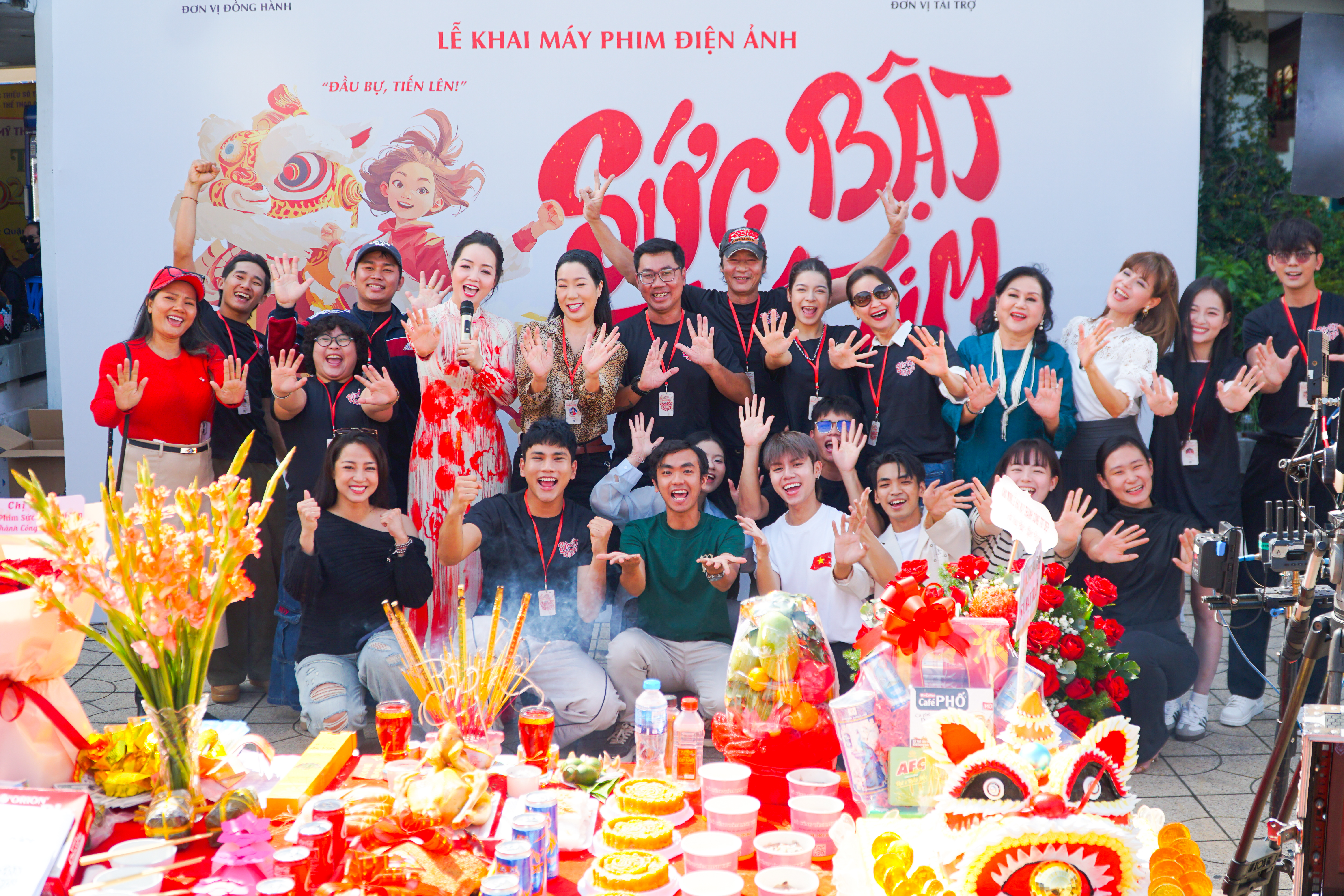 Lễ Khai máy và nghi thức Khai quang điểm nhãn dự án điện ảnh 'Sức Bật Trái Tim'